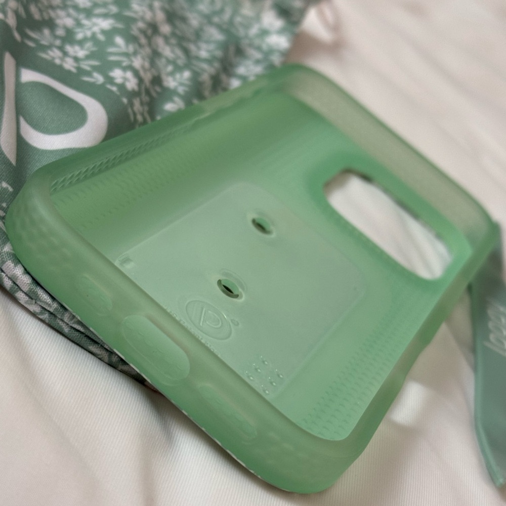 Loopy Case iPhone 16 Pro Sage Floral - Picture 3 of 8